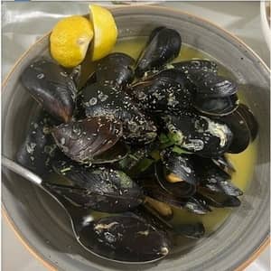 Steamed mussels